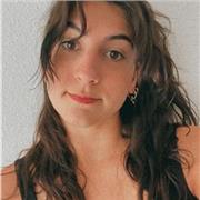 Nivel alto de inglés. Puedo dar clases de inglés a todas las edades y niveles y puedo ejercer de traductora